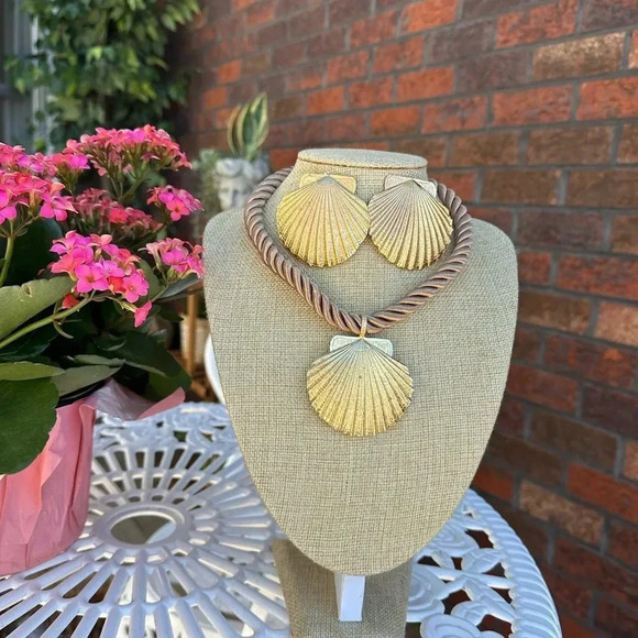 Seashell Gold Rope Chain Earrings Necklace Set - Picture 3 of 10